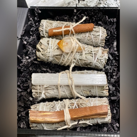 NWT New Beginning Await: 4-Pack Smudge Stick & Crystal Gift Box - Picture 2 of 7